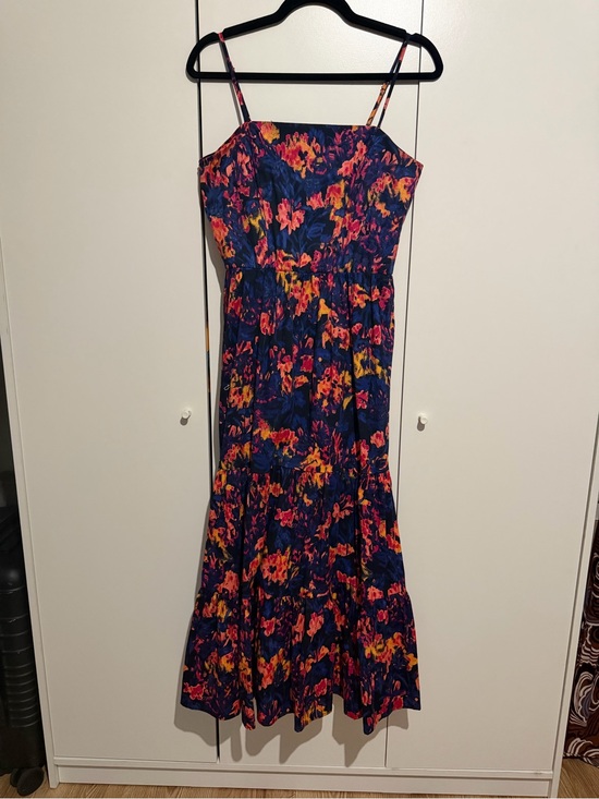 Evereve Dresses & Skirts - Evereve Navy Floral Spaghetti Strap Midi Dress - Brand